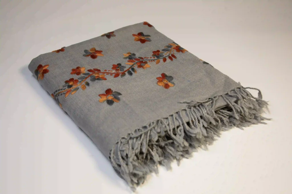 Ladies pashmina shawl for women in Pakistan